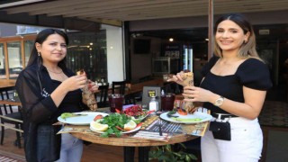 Eski usul Adana Kebabı yeniden yapıp satmaya başladı