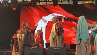 Eskişehir Anadolu Bacıları ‘Kahraman Türk Kadınları temalı Defile Programını sahneledi