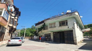 Eşya taşırken buzdolabı yüksek gerilim hattına değdi, bir kişi ağır yaralandı