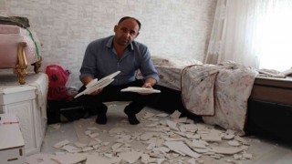 Evleri başlarına yıkıldı, o anlar kameraya yansıdı