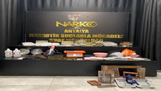Evlerinde uyuşturucu madde depolayan şüpheliler yakalandı