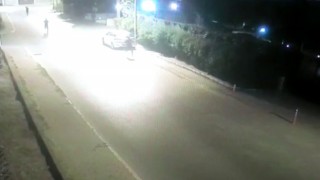 Eyüpsultanda lüks otomobilin farını çalan hırsızlar yakalandı