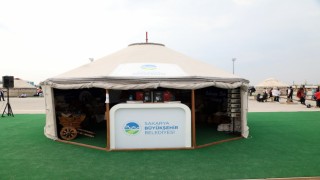Farklı ülkelerden gelenler bu festivalde Sakaryayı tanıyor