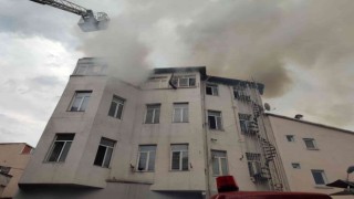 Fatihte apart olarak kullanılan binada korkutan yangın