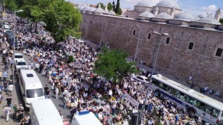 Fatihte Mahmut Ustaosmanoğlu yoğunluğu: Binlerce kişi camiye akın etti