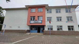 Fedakar öğretmenler okulu boyuyor