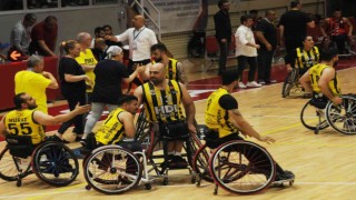 Fenerbahçe final serisinde 1-0 öne geçti