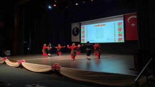 Folklor ekibinden muhteşem performans