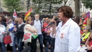 Fransada sağlıkçılardan hükümet karşıtı protesto