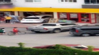 Fren yerine gaza basınca markete girdi