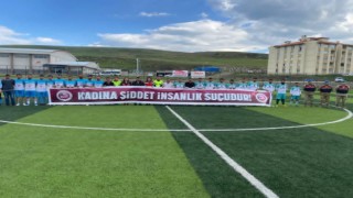 Futbol müsabakasında, Jandarmadan Kadına Şiddete Hayır pankartı