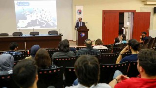 GAÜNde yurt dışına gidecek öğrenciler bilgilendirildi