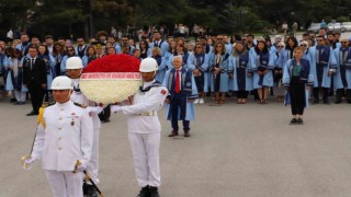 Gazi Üniversitesi Diş Hekimliği Fakültesinin mezunları Atanın huzurunda