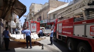 Gaziantep’te baltayla kendisine zara vermek isteyen şahsı polis ikna etti