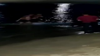 Gece vakti denize girdi, boğulmaktan son anda kurtarıldı