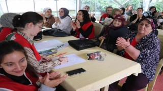Genç gönüllüler Kızılayın 154. yıldönümünü yaşlılarla birlikte kutladılar