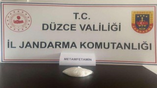 Gençleri zehirleyecekti, otobüste yakalandı