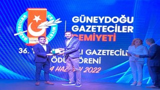 GGCden Öz Sağlık İş Sendikası Diyarbakır Şube Başkanı Aküzüme teşekkür plaketi