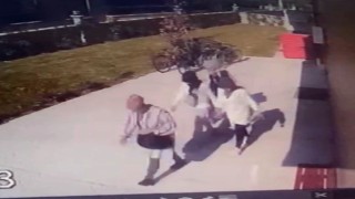 Girdikleri evden 100 bin liralık ziynet eşyası çaldılar