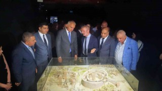 Göbeklitepe sergisini gezen Bakan Ersoy: “Hedefimiz, 5 yıl içerisinde 5 milyon yabancı ziyaretçiye ulaşmak”