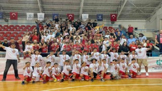 Gölcük Belediyespor U-10 Basketbol Takımı şampiyon oldu