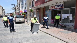Gönende sokak ve caddelere tabela koyanlar uyarıldı