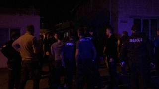 Gözaltına alınan şüphelinin yakınları tepki gösterdi: 1 polis memuru yaralandı