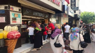 Güneş ve sıcak hava dondurmacılara yaradı
