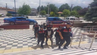 Gurbetçilerin evlerini soyan şahısları jandarma yakaladı