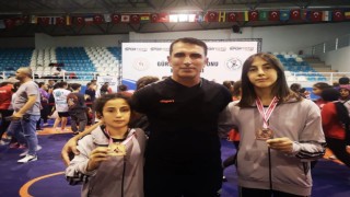 Güreşçi kızlar 2 madalya kazandı