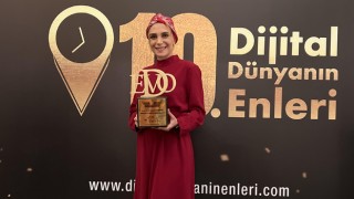 Haberlercom CEO'su Sümeyra Teymur, "Yılın Haber Yöneticisi" ödülünü aldı