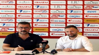 Hakan Özmert 1 yıl daha Antalyasporda