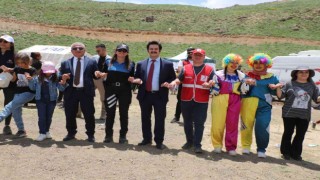 Hakkaride 2800 rakımda halaylı karne şenliği