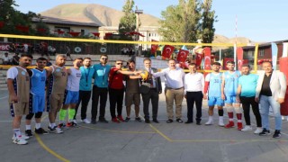 Hakkaride ‘Sokak Voleybol Turnuvası başladı