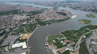 Haliçte su kahverengiye döndü