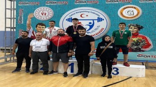 Halterde Türkiye Şampiyonu oldu
