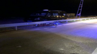 Hatayda motosiklet bariyere çarptı: 1 ölü, 1 yaralı
