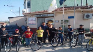 Hayırseverden çocuklara karne hediyesi