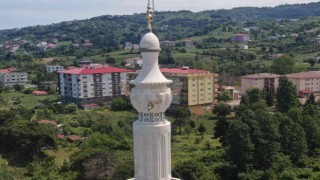 Hem mimarisiyle hem de minaresiyle ilgi çekiyor