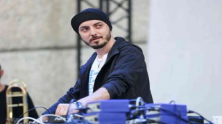 Hey! Douglas, Cuma İş Çıkışı İzmir Kültürparkta sahne alacak