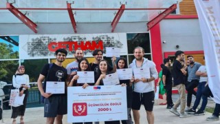 HKÜlü öğrenciler Şehrin ayakkabısını tasarladı