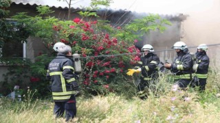 Hurdalıkta çıkan yangın itfaiye ekiplerince söndürüldü