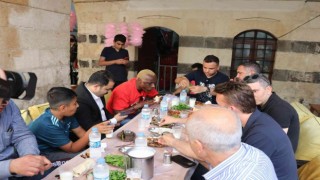 İbrahim Yattara ve Ümit Karan Urfa ciğerine hayran kaldı