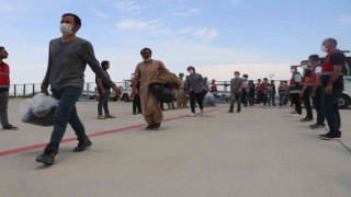 Iğdırda 8 günde bin 237 Afgan göçmen uçak ile ülkelerine gönderildi