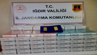 Iğdırda yapılan operasyonda kaçak 4 bin elektronik sigara kartuşu, 2 adet külçe altın ele geçirildi