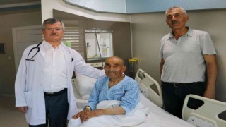 İki ana damarı kapalı olan 104 yaşındaki hasta, anjiyo ile sağlığına kavuştu