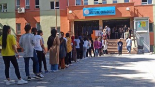 İki dakika ile sınavı kaçırdı gözyaşlarına boğuldu