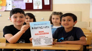 İlkokul öğrencileri kaleme aldıkları kitabın baskısı için sponsor arıyor