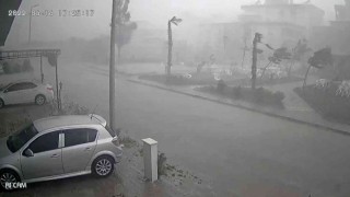 İncirliovadaki fırtınanın gücü güvenlik kamerasına yansıdı