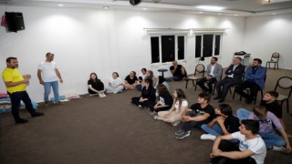 İnegöl Şehir Tiyatrosuna doğaçlama eğitimi